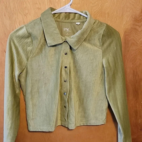 "PAC cares" size Medium  Olive green long sleeve sweater. - Picture 5 of 5
